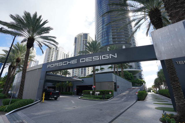 The Porsche Design Tower  photo 2